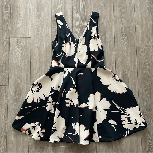 Maeve | Armory Black Floral Motif Fit and Flare Dress - Picture 4 of 17